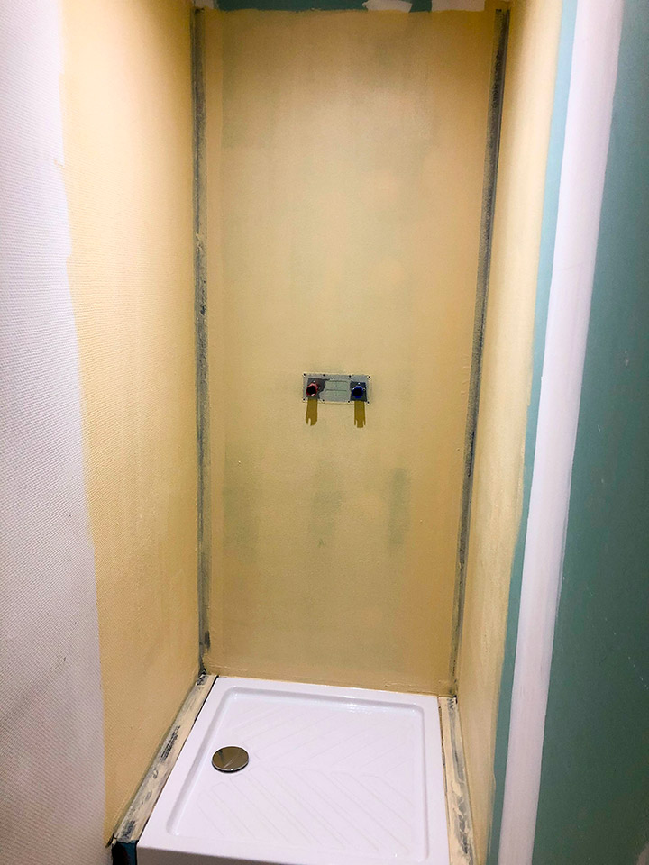 Rénovation des salles de bain et sanitaires de l'hôtel Viallet à Arèches-Beaufort - bien neuf