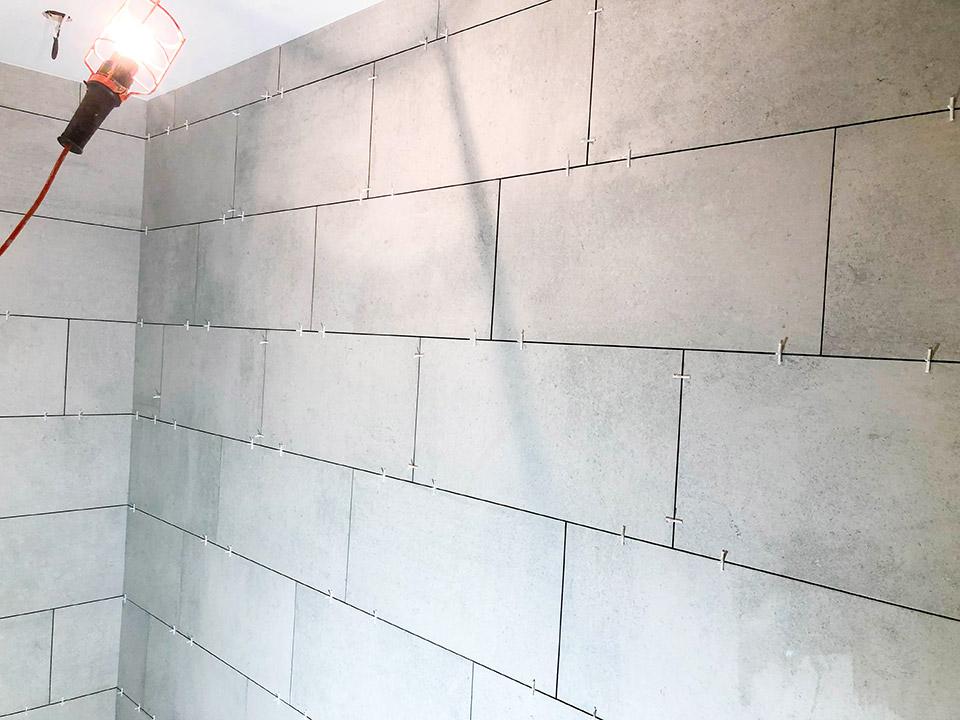 Rénovation des salles de bain et sanitaires de l'hôtel Viallet à Arèches-Beaufort - bien neuf