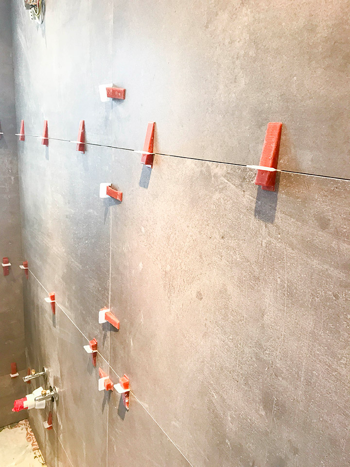 Renovation salles de bain et pose d'une crédence en écaille à Genève