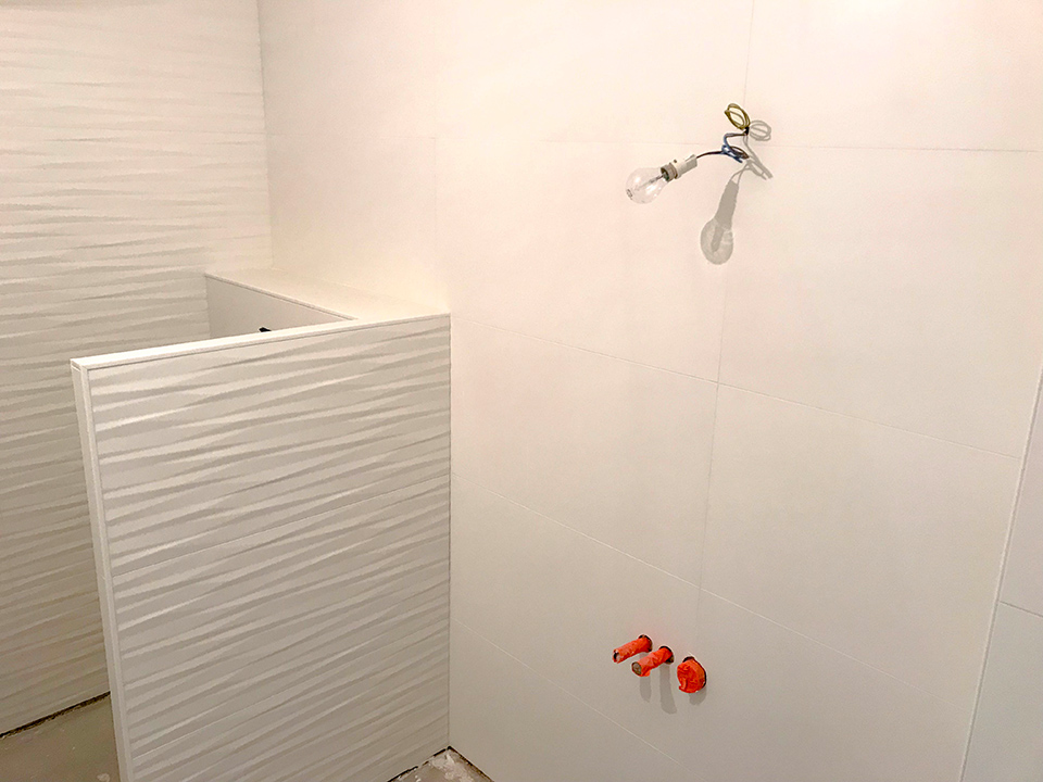 Rénovation d'une salle de bain en faïences grand format à Annecy